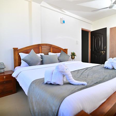 Hotel Q Lite Calangute Esterno foto