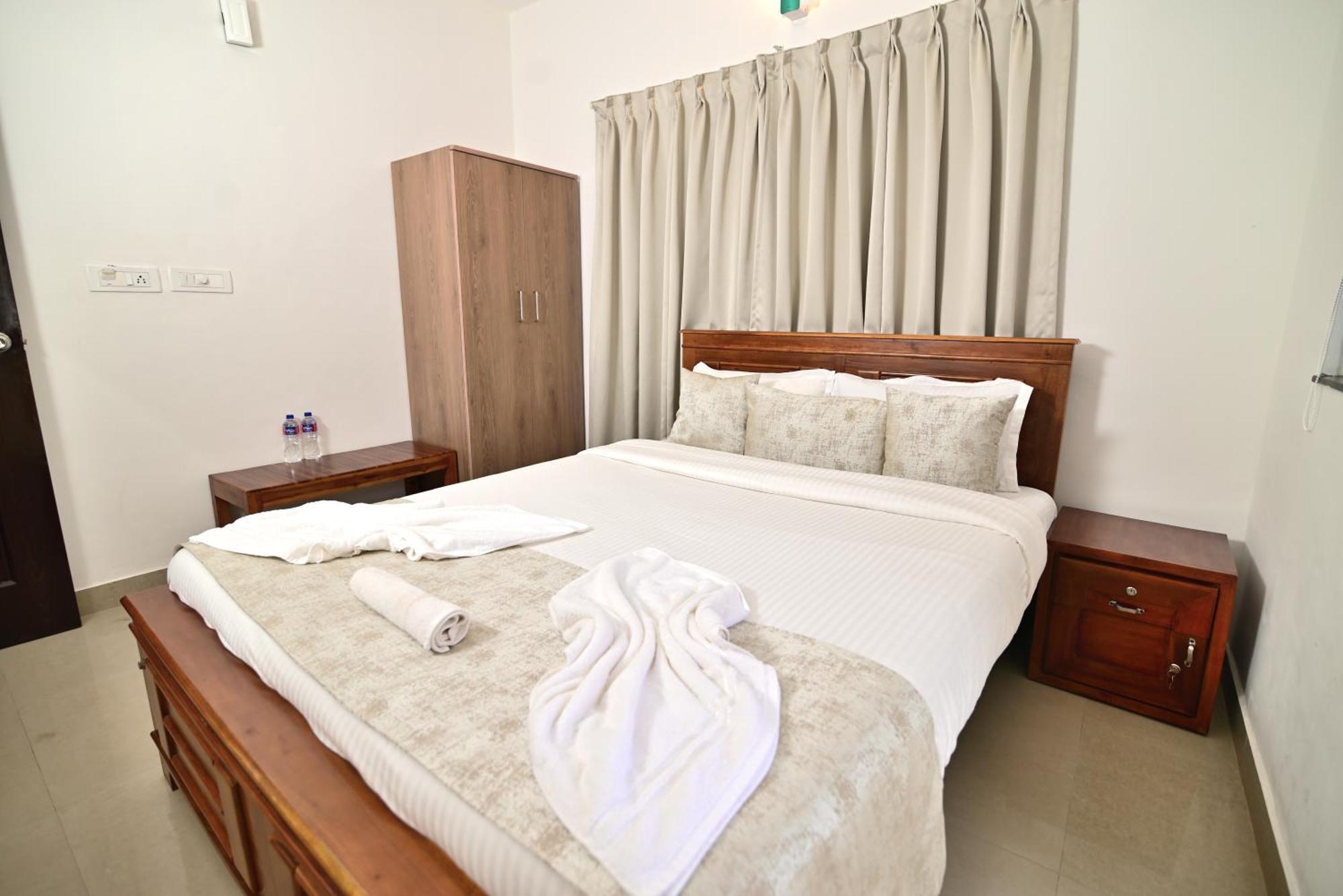 Hotel Q Lite Calangute Esterno foto